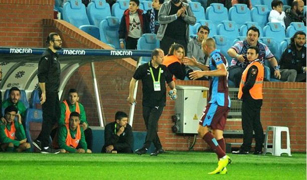 Oyundan Çıkarken Taraftarlara Tepki Gösteren Burak Yılmaz'a Yönetimden Cevap Geldi