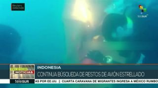 Buscan buzos restos del avión de Lion Air que se estrelló en Indonesia
