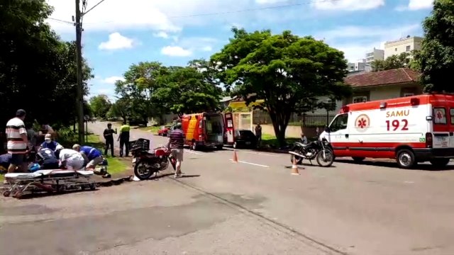 Homem sofre fratura na perna em colisão entre motos