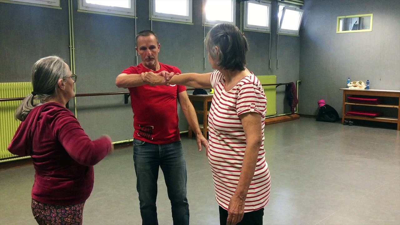 Lons-le-Saunier : un cours de self-défense pour seniors