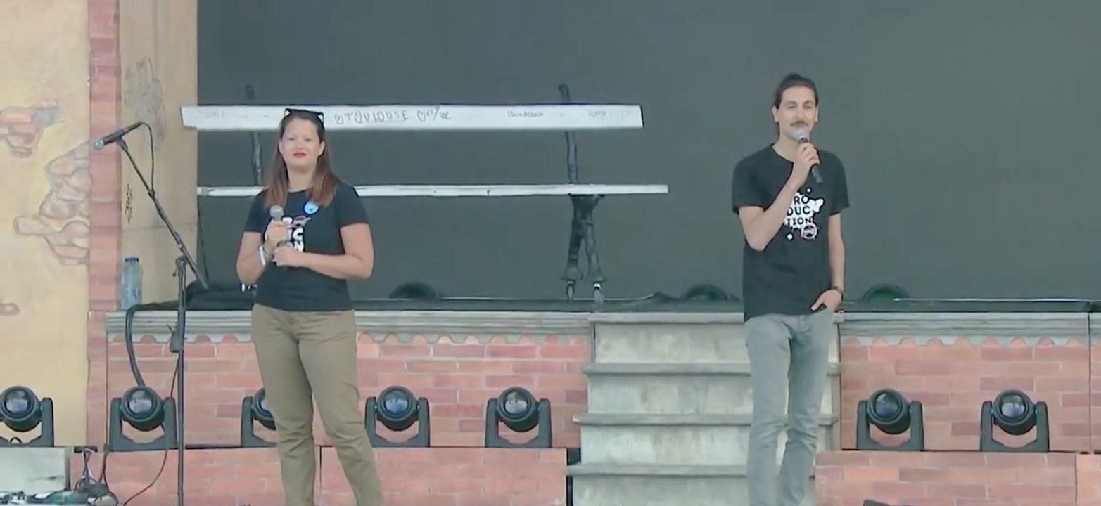 Prise de parole de Justine et Karl de Solidarité Sida // Prévention auprès des festivaliers