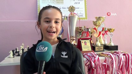 10 yaşında 10 kupası, 23 madalyası var