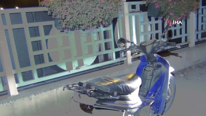 Otomobil kırmızı ışıkta motosiklete çarptı: 1 ölü, 2 yaralı
