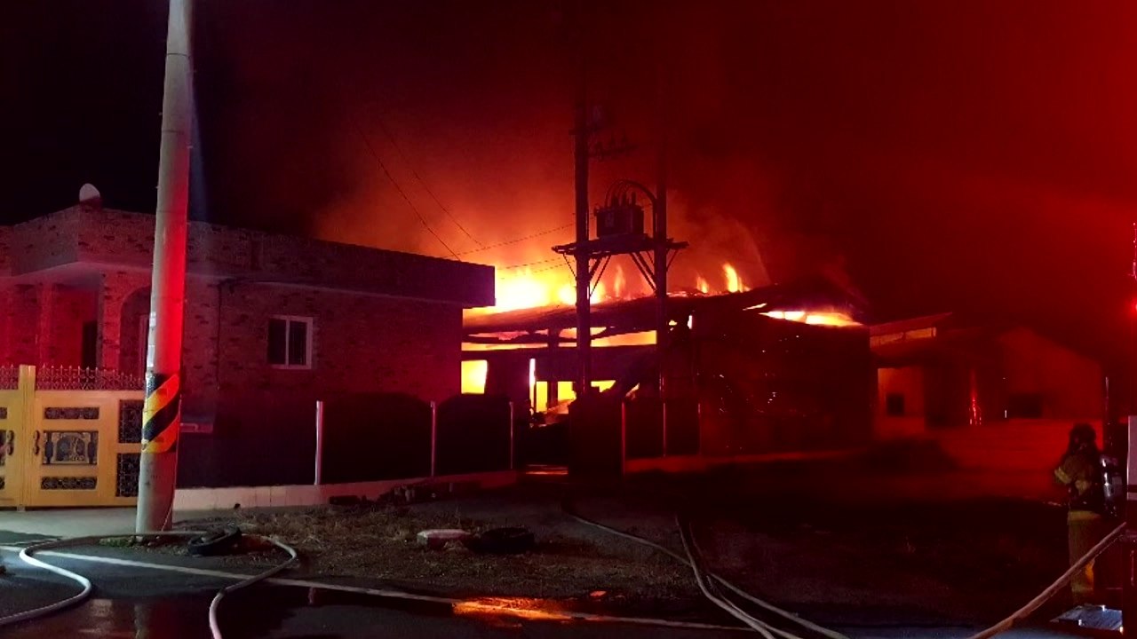 장흥 김 공장 화재로 건물 전소...7천여만원 피해 / YTN