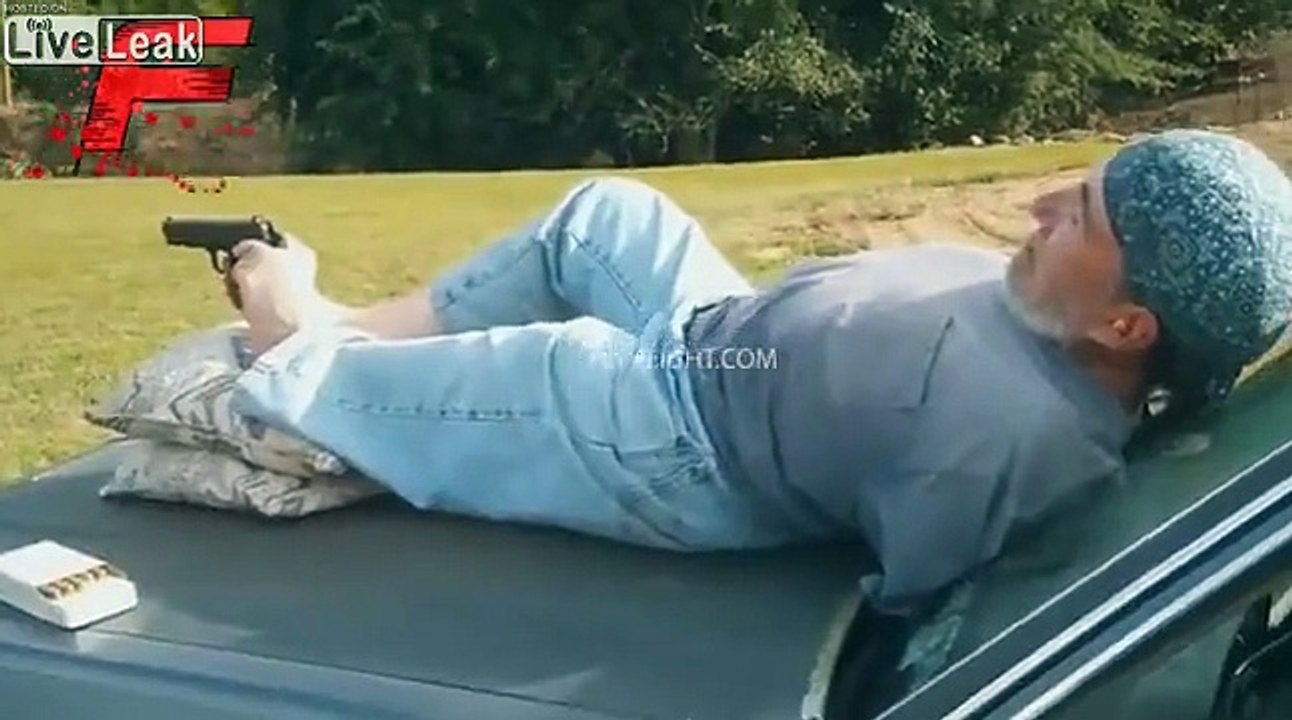 Sans bras, il tire au revolver avec ses pieds !