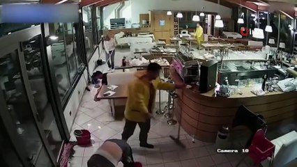 - Sel Suları Yıktı Geçti