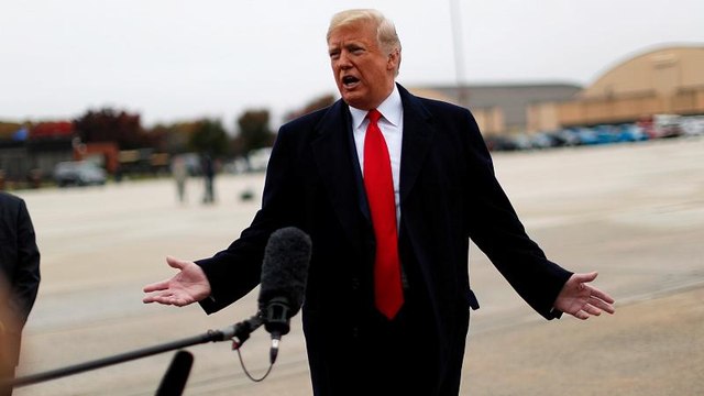 ترامب يقول إنه يريد التمهل في فرض العقوبات على النفط الإيراني