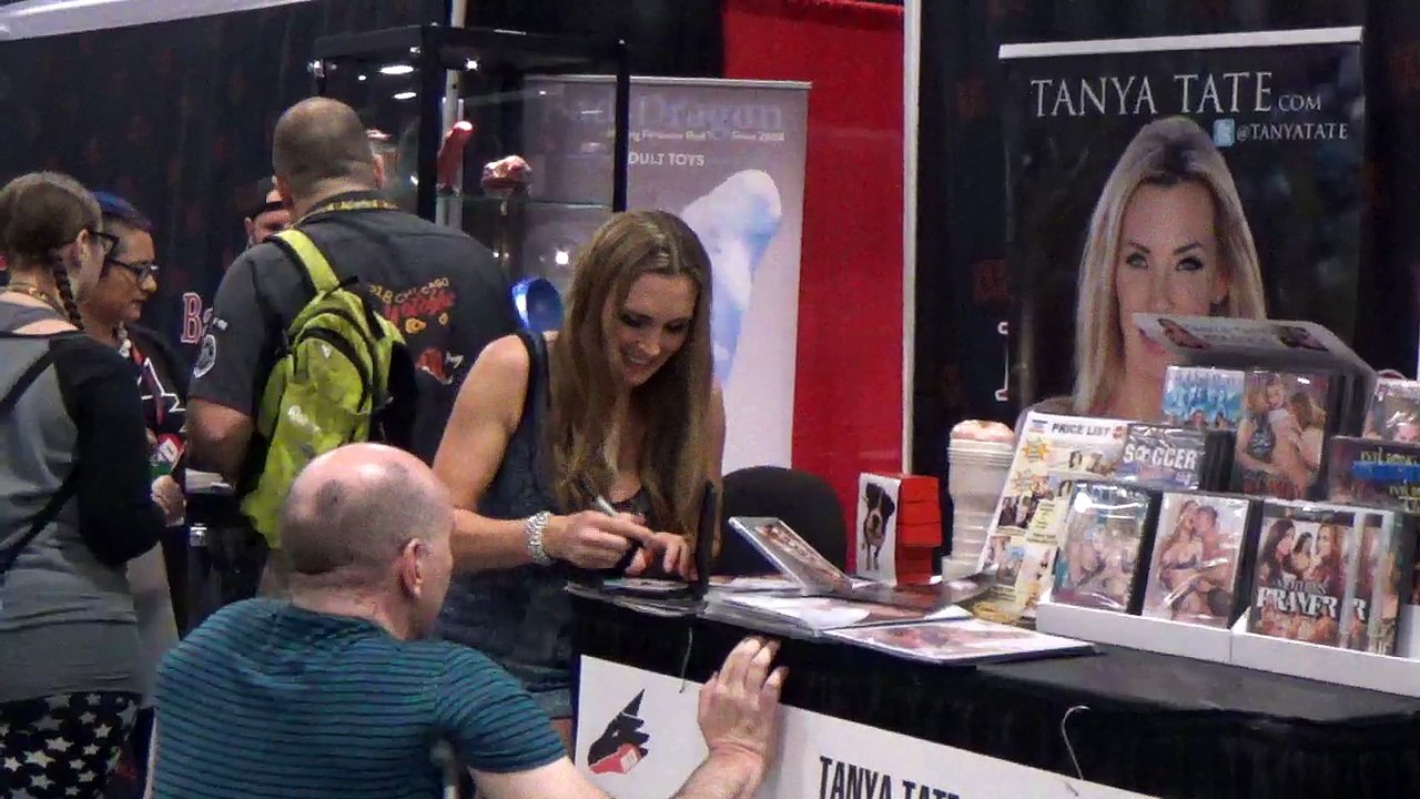TANYA TATE BRANDI LOVE HONEY GOLD EXXXOTICA EXPO 2018 EDISON NEW JERSEY