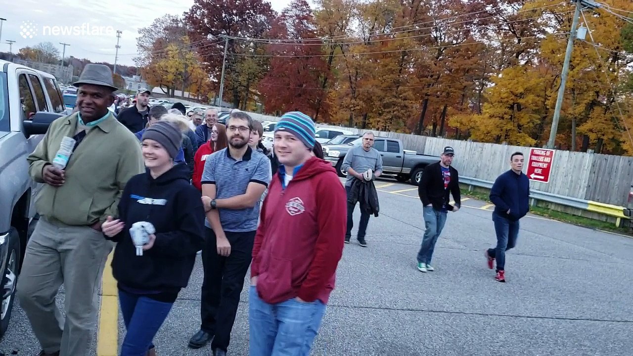 Line snakes in parking lot ahead of Trump campa...