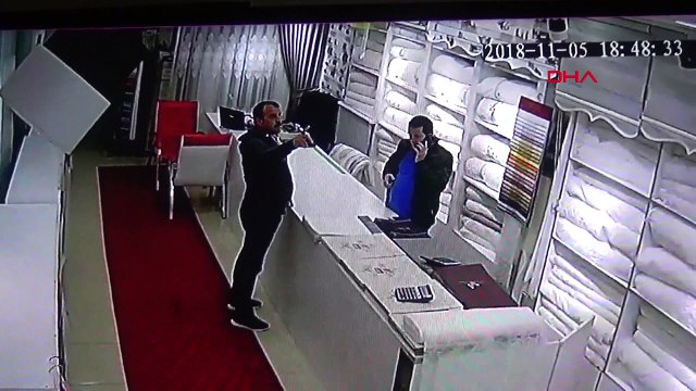 Kasayı soydu, dükkan sahibinden kartvizit alıp gitti