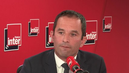 Benoît Hamon : "Plutôt que de mettre des policiers à la demande des chefs d'établissements, pourquoi supprime-t-on des postes de professeurs ?"