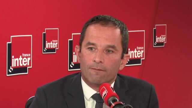 Benoît Hamon : Plutôt que de mettre des policiers à la demande des chefs d'établissements, pourquoi supprime-t-on des postes de professeurs ?