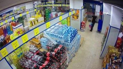 Gasp yaptı, müşteri gibi çıktı...O anlar kamerada