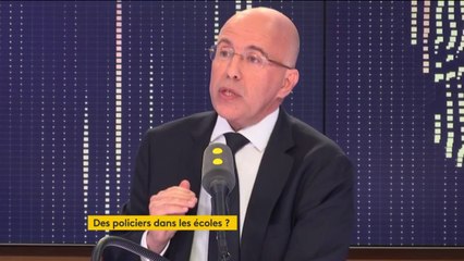 "Je dis à Jean-Michel Blanquer (...) s'il veut mettre ses actes en conformité avec son discours qu'il rétablisse la loi", demande Eric Ciotti, qui a loué sa propre loi votée en 2010 pour lutter contre l'absentéisme scolaire et la violence à l'école