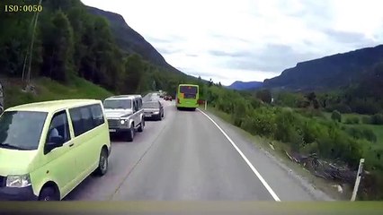 ecolier-traverse-route-bus