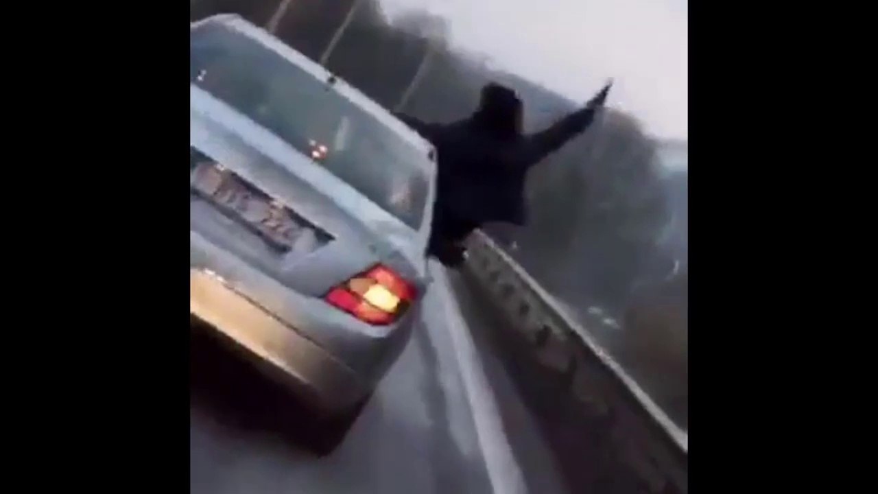 Des tirs en l’air lors d'un mariage turc.