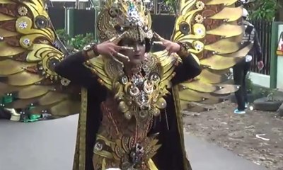 Kolaborasi Lomba Lari dengan Parade Kostum Budaya