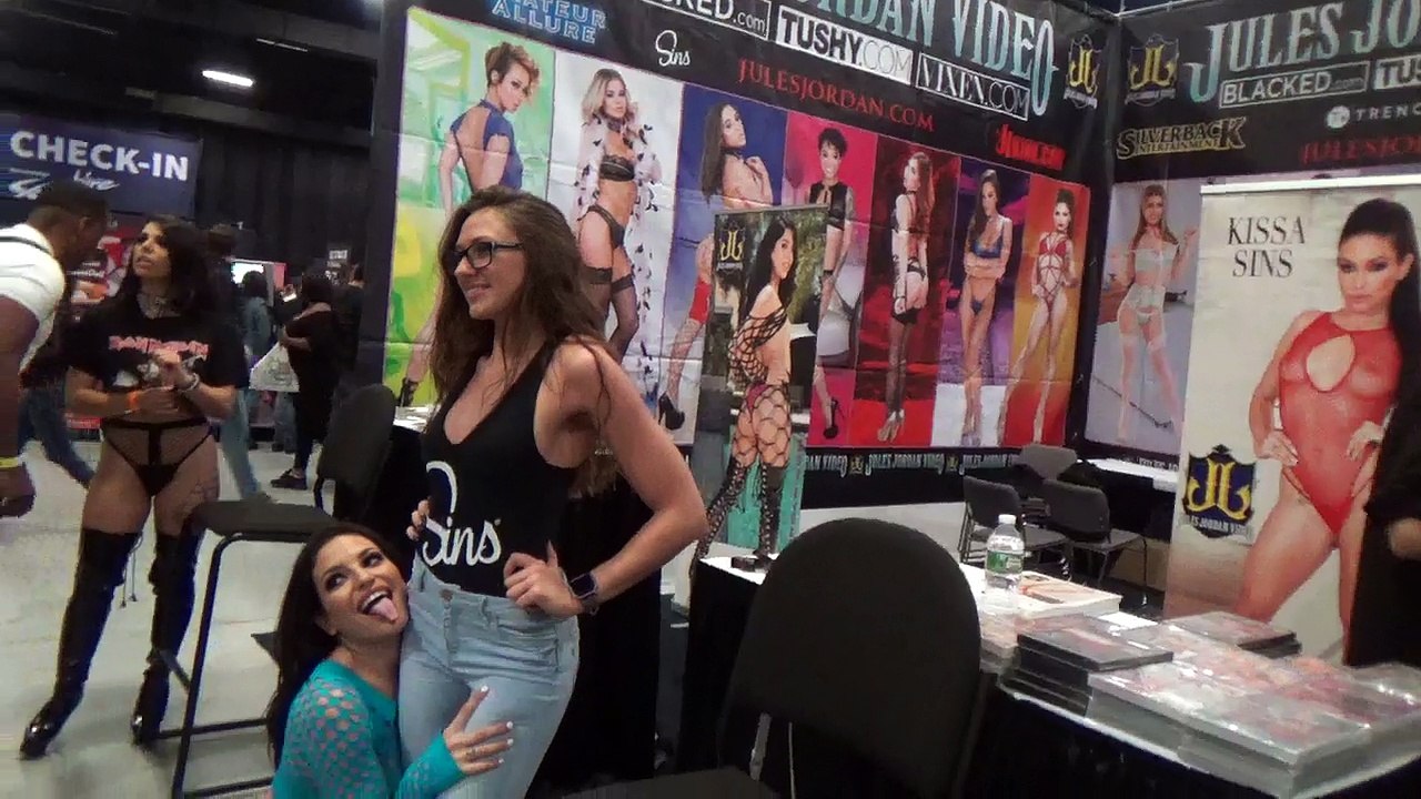 JADA STEVENS KISSA SINS EXXXOTICA EXPO EDISON NEW JERSEY