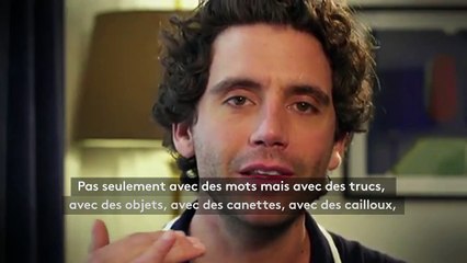 "J’ai arrêté de parler, d’étudier" : le chanteur Mika raconte comment il a été harcelé à l'école