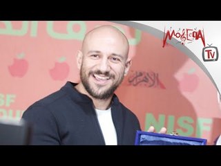 Ahmed Mekky - أحمد مكي يحكي متؤثرا قصة مرضه .. كنت باخد الماء بالخرطوم