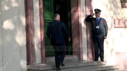 Rama çon Lleshin në ministri. Del nga ministria me Xhafajn - Top Channel Albania - News - Lajme