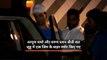 आयुश शर्मा और वरुण धवन बीती रात जुहू में एक जिम के बाहर स्पॉट किए गए