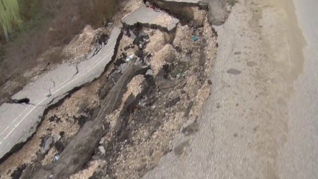 Divjakë, rruga e shkatërruar dëmton ekonominë e zonës - Top Channel Albania - News - Lajme