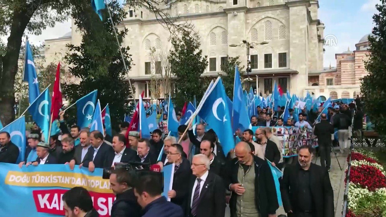 Doğu Türkistan'da Uygur Türkleri'ne uyguladığı baskıya tepki amacıyla Fatih Camisi'nden Saraçhane Parkı'na yürüdü