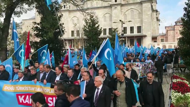 Doğu Türkistan'da Uygur Türkleri'ne uyguladığı baskıya tepki amacıyla Fatih Camisi'nden Saraçhane Parkı'na yürüdü