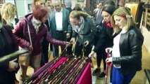 Kültür ve Turizm Bakanı Nuri Ersoy’un eşi Pervin Ersoy, Devrek bastonuna hayran kaldı