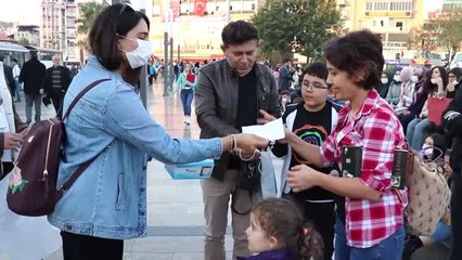 Lösemiye Dikkati Çekmek Amacıyla Maske Taktılar