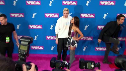 Télécharger la video: Ariana Grande Apologizes To Ex For Thank U, Next | Hollywoodlife