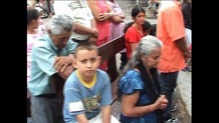 Bienaventurados los gallinazos, reyes y señores del estercolero colombiano.