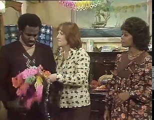 Love Thy Neighbour se8 3 Christmas Spirit