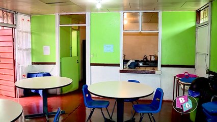 Rodrigo Villalobos le da clases a su hijo