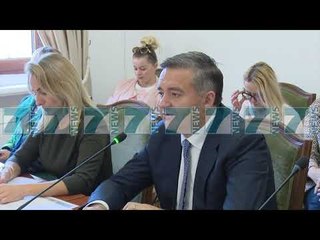 198 VENDGRUMBULLIME PLEHRASH, MINISTRI KLOSI «BETEJE KUNDER MBETJEVE» - News, Lajme - Kanali 7