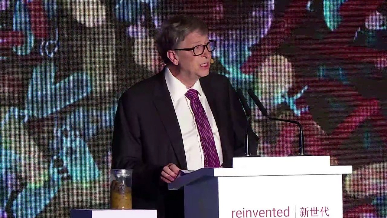 Bill Gates nimmt für guten Zweck Kot in die Hand