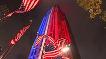Amerikalı Seçmenler Rockefeller Center Önünde Seçim Sonuçlarını Takip Etti - New