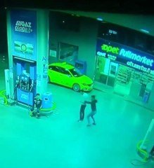 İzmir'de Sırtından Bıçaklanan Genç Öldü