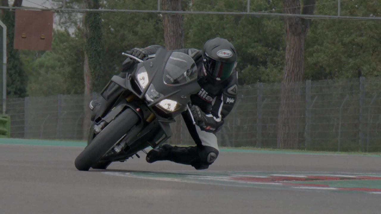 Aprilia RSV4 1100 Factory Preview