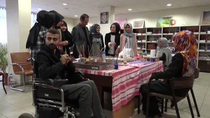 Tekerlekli Sandalye Onu Sanatından Vazgeçiremedi