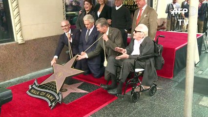 مايكل دوغلاس يدشن نجمته في هوليوود محاطا بعائلته