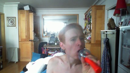 Wiwi égratigne "l'homo salle de bain" de Xavier Lacouture