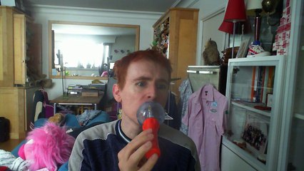 Wiwi égratigne "tied up" de Julian Perretta & The Magician (Stephen Fasano)