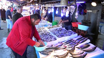 Yerli hamsi tezgahlardaki yerini aldı