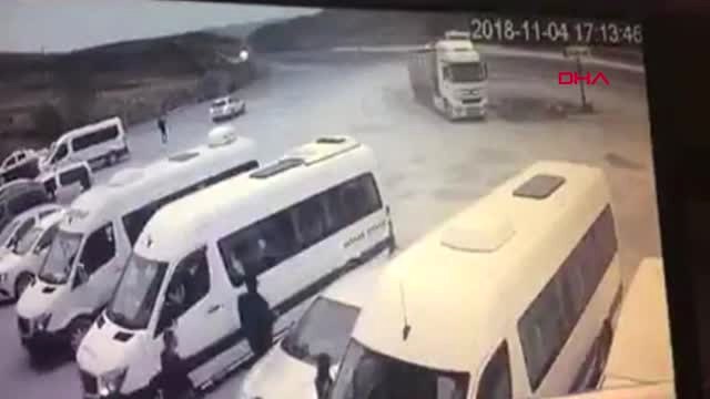 Van 5 Afgan'ın Öldüğü Kazada, Hafif Ticari Araca 21 Kişi Binmiş