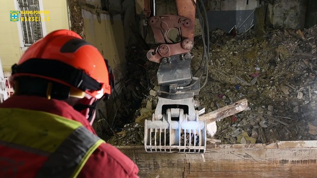 Effondrements d'immeubles à Marseille : l'intervention des marins-pompiers cette nuit en images
