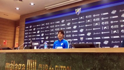 Primera reacción de Blanco, delantero del Málaga, tras quitarle la segunda amarilla