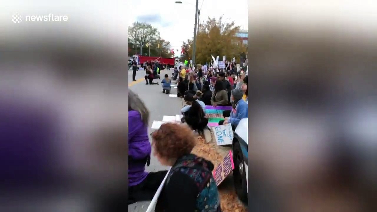 Protesters take a knee as national anthem plays outside Chattanooga Republican rally