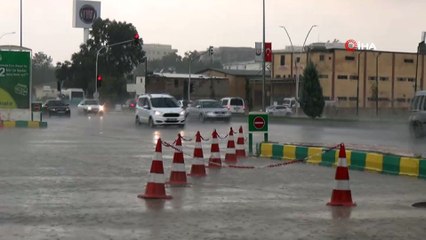 Şanlıurfa’da sağanak yağış sürücülere zor anlar yaşattı